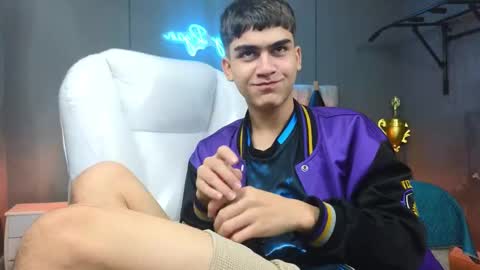 Snapshot of tommy18__ chatting on February 14, 2025, 6:45 am Tommy online show from February 14, 2025, 6:45 am