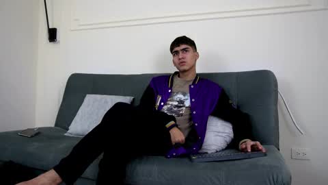 Snapshot of tommy18__ chatting on February 16, 2025, 6:43 am Tommy online show from February 16, 2025, 6:43 am