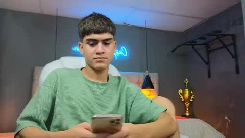 Snapshot of tommy18__ chatting on February 19, 2025, 7:06 am Tommy online show from February 19, 2025, 7:06 am