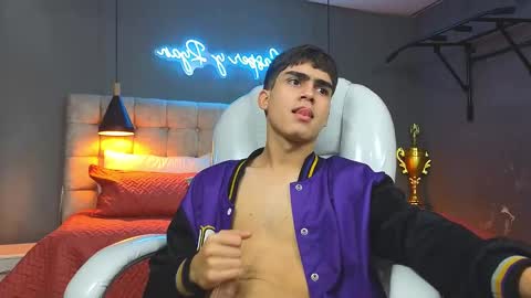 Snapshot of tommy18__ chatting on February 20, 2025, 9:44 am Tommy online show from February 20, 2025, 9:44 am