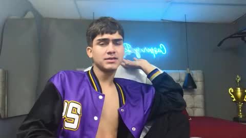 Snapshot of tommy18__ chatting on February 27, 2025, 10:15 am Tommy online show from February 27, 2025, 10:15 am