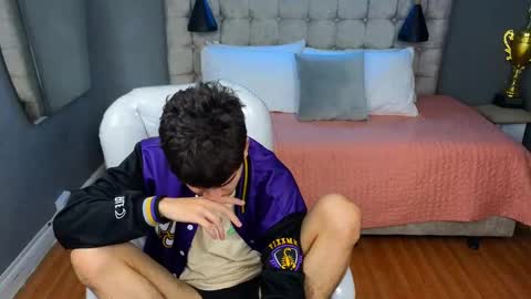 Snapshot of tommy18__ chatting on March 11, 2025, 10:18 am Tommy online show from March 11, 2025, 10:18 am