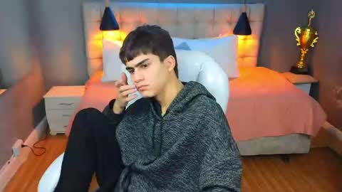 Snapshot of tommy18__ chatting on March 12, 2025, 7:02 am Tommy online show from March 12, 2025, 7:02 am