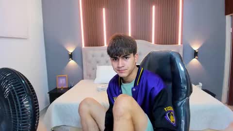 Snapshot of tommy18__ chatting on September 14, 2025, 3:27 am Tommy online show from September 14, 2025, 3:27 am