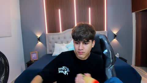 Snapshot of tommy18__ chatting on September 17, 2025, 3:30 am Tommy online show from September 17, 2025, 3:30 am