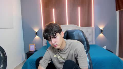 Snapshot of tommy18__ chatting on September 21, 2025, 3:30 am Tommy online show from September 21, 2025, 3:30 am