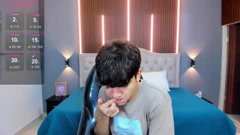 Snapshot of tommy18__ chatting on September 24, 2025, 3:32 am Tommy online show from September 24, 2025, 3:32 am