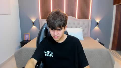 Snapshot of tommy18__ chatting on October 2, 2025, 3:57 am Tommy online show from October 2, 2025, 3:57 am