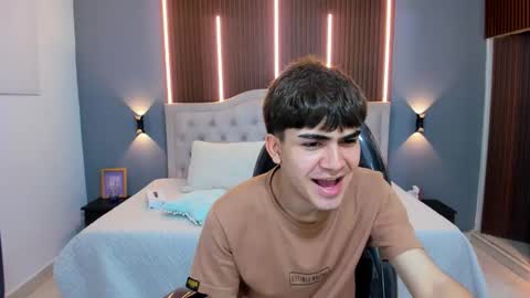 Snapshot of tommy18__ chatting on October 11, 2025, 4:22 am Tommy online show from October 11, 2025, 4:22 am