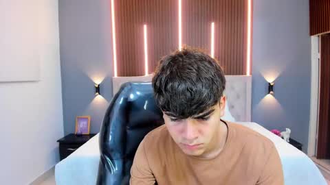 Snapshot of tommy18__ chatting on October 15, 2025, 3:28 am Tommy online show from October 15, 2025, 3:28 am