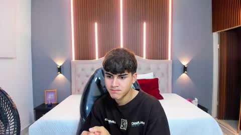 Snapshot of tommy18__ chatting on October 16, 2025, 4:02 am Tommy online show from October 16, 2025, 4:02 am