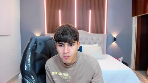 Snapshot of tommy18__ chatting on October 17, 2025, 3:53 am Tommy online show from October 17, 2025, 3:53 am