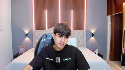 Snapshot of tommy18__ chatting on October 23, 2025, 3:28 am Tommy online show from October 23, 2025, 3:28 am