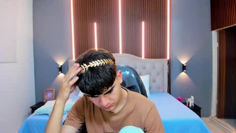 Snapshot of tommy18__ chatting on October 28, 2025, 3:32 am Tommy online show from October 28, 2025, 3:32 am