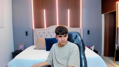 Snapshot of tommy18__ chatting on October 31, 2025, 5:08 am Tommy online show from October 31, 2025, 5:08 am