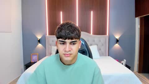 Snapshot of tommy18__ chatting on November 2, 2025, 3:31 am Tommy online show from November 2, 2025, 3:31 am