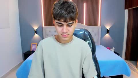 Snapshot of tommy18__ chatting on November 7, 2025, 4:12 am Tommy online show from November 7, 2025, 4:12 am