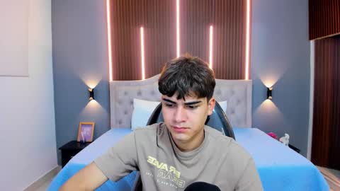 Snapshot of tommy18__ chatting on November 8, 2025, 3:39 am Tommy online show from November 8, 2025, 3:39 am