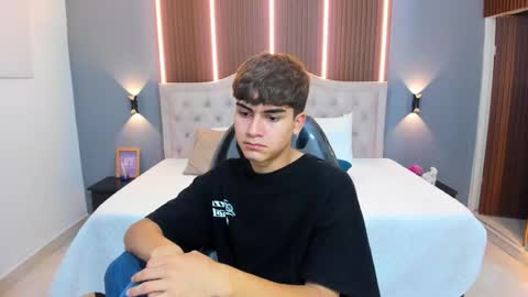 Snapshot of tommy18__ chatting on November 12, 2025, 3:40 am Tommy online show from November 12, 2025, 3:40 am