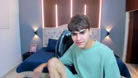 Snapshot of tommy18__ chatting on November 16, 2025, 3:34 am Tommy online show from November 16, 2025, 3:34 am