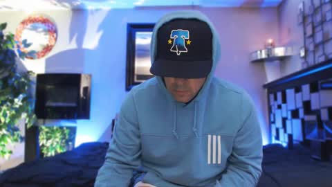 Snapshot of tommy_knuckles chatting on February 26, 2025, 10:58 am Tommy online show from February 26, 2025, 10:58 am