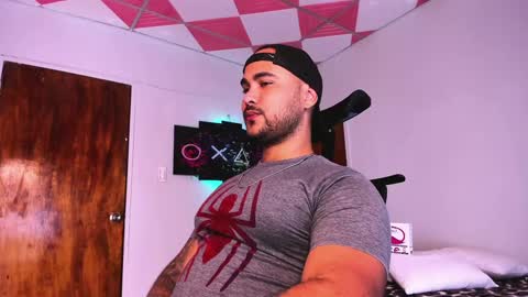 Snapshot of tommy_sccott chatting on December 13, 2024, 5:27 am tommy_sccott online show from December 13, 2024, 5:27 am