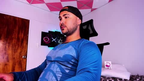 Snapshot of tommy_sccott chatting on January 4, 2025, 3:18 am tommy_sccott online show from January 4, 2025, 3:18 am