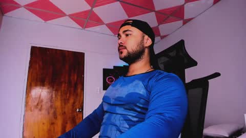 Snapshot of tommy_sccott chatting on February 9, 2025, 3:11 am tommy_sccott online show from February 9, 2025, 3:11 am