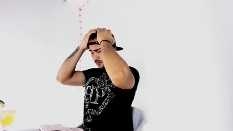 Snapshot of tommy_sccott chatting on September 14, 2025, 10:42 pm tommy_sccott online show from September 14, 2025, 10:42 pm