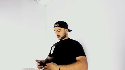 Snapshot of tommy_sccott chatting on September 21, 2025, 10:11 pm tommy_sccott online show from September 21, 2025, 10:11 pm