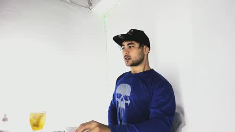 Snapshot of tommy_sccott chatting on September 29, 2025, 11:42 pm tommy_sccott online show from September 29, 2025, 11:42 pm