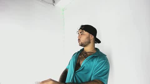 Snapshot of tommy_sccott chatting on October 13, 2025, 10:43 pm tommy_sccott online show from October 13, 2025, 10:43 pm