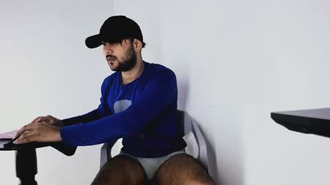 Snapshot of tommy_sccott chatting on October 28, 2025, 12:03 am tommy_sccott online show from October 28, 2025, 12:03 am