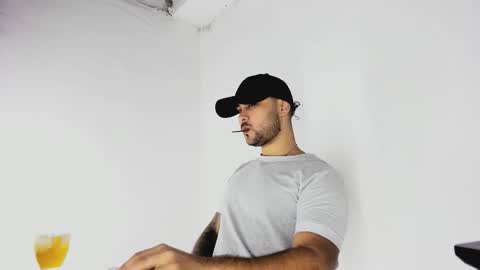 Snapshot of tommy_sccott chatting on October 30, 2025, 10:54 pm tommy_sccott online show from October 30, 2025, 10:54 pm