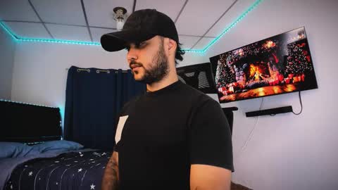 Snapshot of tommy_sccott chatting on December 15, 2025, 10:58 pm tommy_sccott online show from December 15, 2025, 10:58 pm