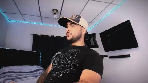 Snapshot of tommy_sccott chatting on February 4, 2026, 9:42 pm tommy_sccott online show from February 4, 2026, 9:42 pm