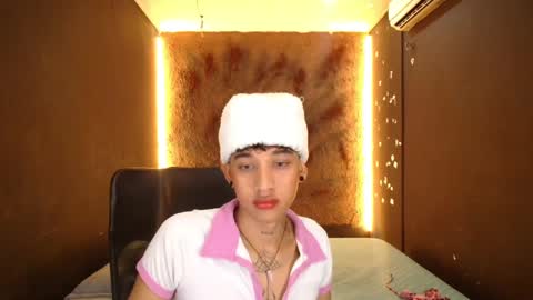 Snapshot of tommy_sweet1 chatting on January 12, 2025, 2:24 am tommy_sweet1 online show from January 12, 2025, 2:24 am