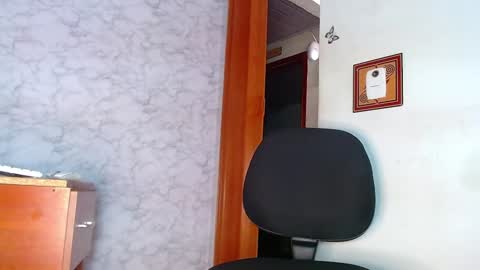 Snapshot of tomyjailen chatting on December 7, 2024, 2:35 pm Tomyjailen online show from December 7, 2024, 2:35 pm