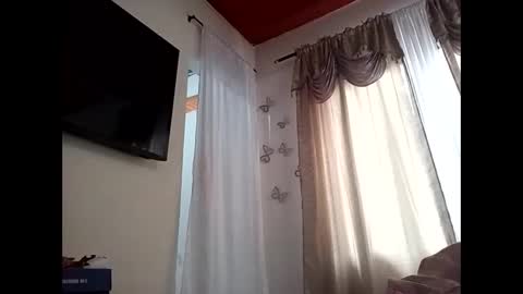 tonniyestrella1026 online show from April 28, 2026, 10:26 pm