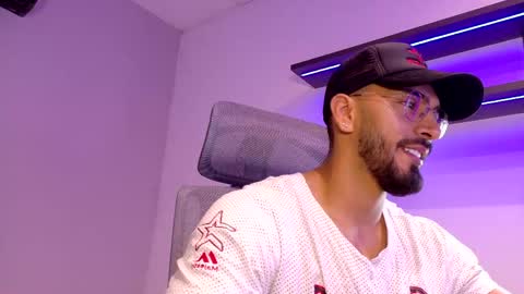 tony muscle1 online show from April 15, 2026, 10:22 am