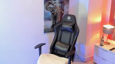 tony_petrov online show from February 6, 2026, 5:01 am