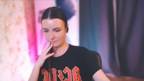 Elizabeth online show from March 12, 2025, 5:17 pm