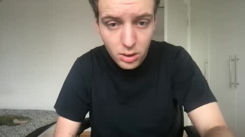 Snapshot of toohottobetrue21 chatting on November 14, 2025, 8:24 am Max online show from November 14, 2025, 8:24 am