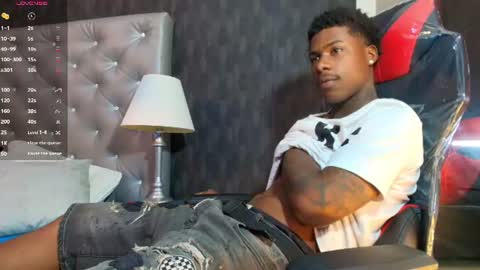 Snapshot of toower_ chatting on July 27, 2026, 9:22 pm T O W E R online show from July 27, 2026, 9:22 pm
