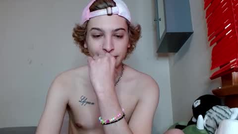 TopZaddy online show from November 19, 2025, 7:36 pm