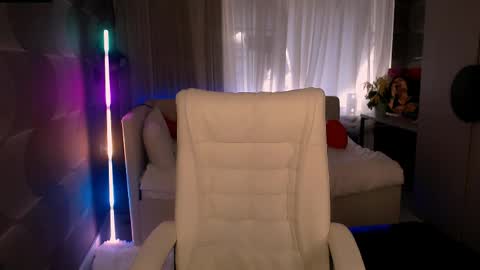 tori_blond online show from April 1, 2026, 5:19 am