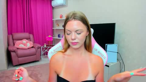 Snapshot of touch_the_heart chatting on February 3, 2026, 3:26 am Touch The Heart online show from February 3, 2026, 3:26 am