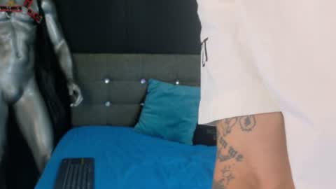 Snapshot of touching_the_sky chatting on July 3, 2026, 9:37 am Stiven online show from July 3, 2026, 9:37 am