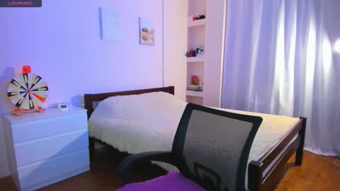 Ellina online show from December 1, 2025, 4:28 am