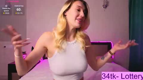 ToxicDollKiss online show from June 15, 2026, 9:39 pm